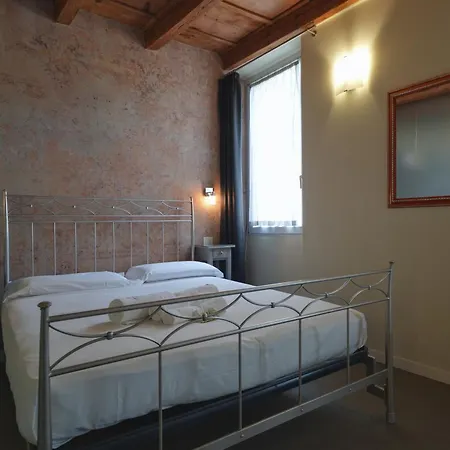 Palazzo Di Giulietta - Juliet's Palace *