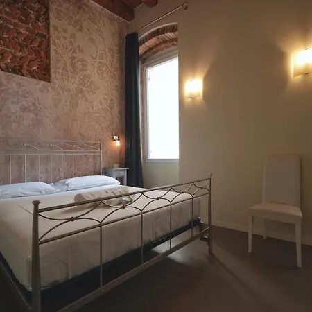 Palazzo Di Giulietta - Juliet's Palace Verona