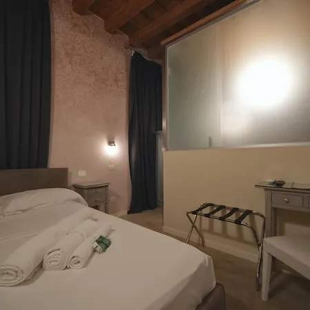Palazzo Di Giulietta - Juliet's Palace *