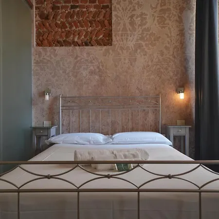 Palazzo Di Giulietta - Juliet's Palace * Verona